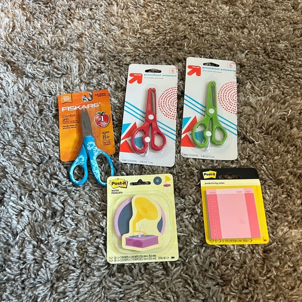 NWT set of 4 preschool‎ and kids scissors + 2 packs of post it sticky notes